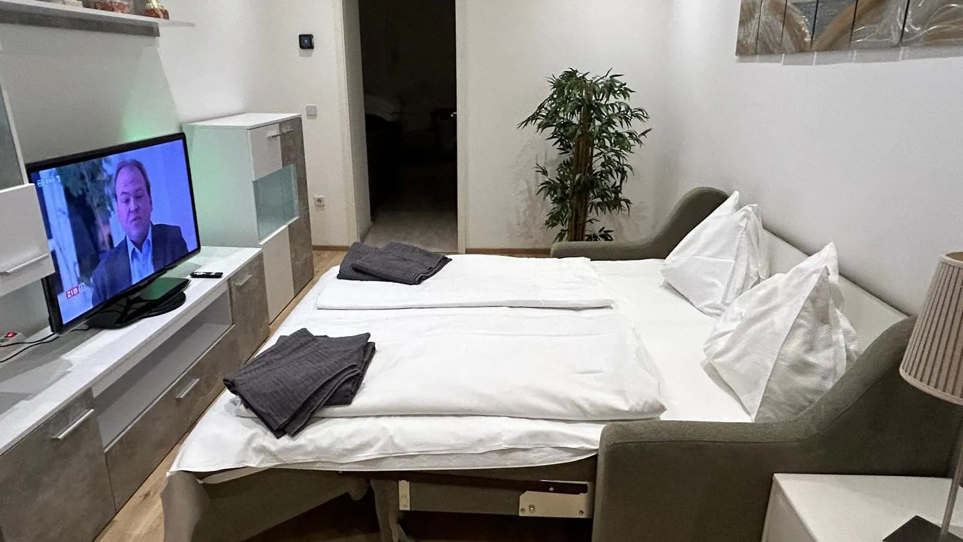 Schoene, Helle Wohnung In Stadtnaehe Vienna Apartment