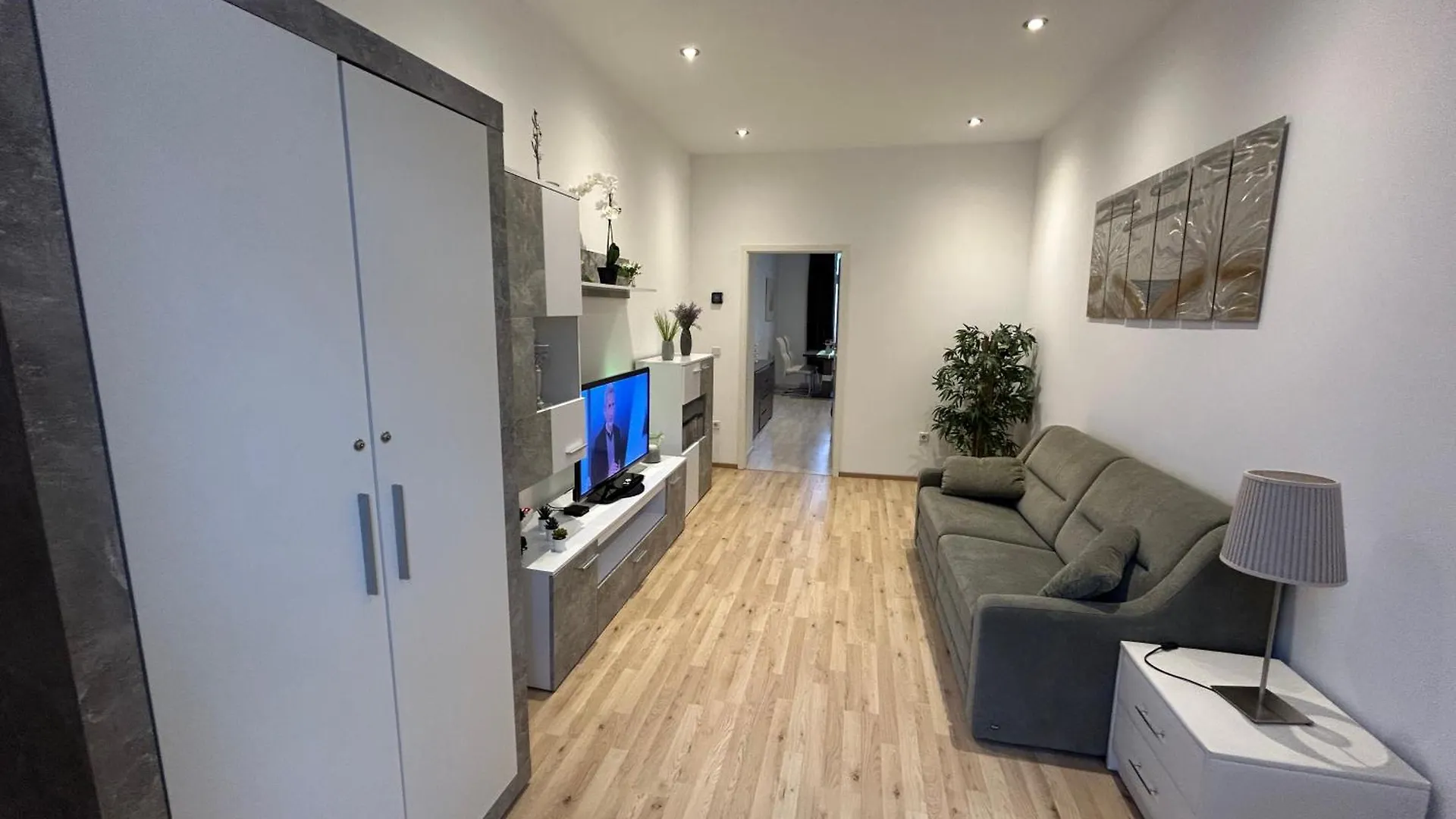 Schoene, Helle Wohnung In Stadtnaehe Vienna