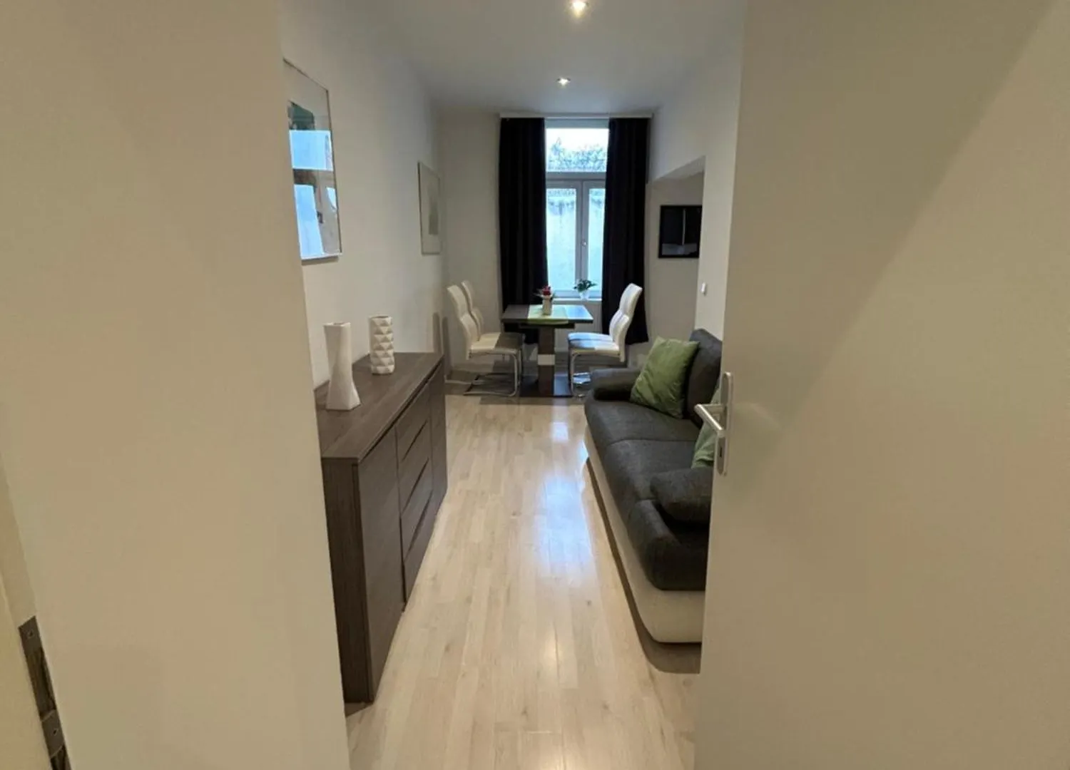Schoene, Helle Wohnung In Stadtnaehe Vienna
